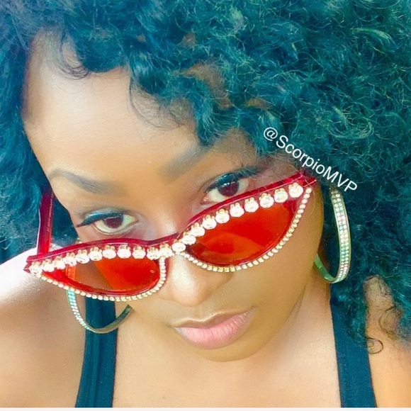 RED Fancy lSwarovski Glasses - Picture 4 of 5